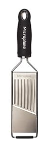 Microplane Profi Gemüsehobel für Kartoffel, Karotte, Gurke, Zucchini und Rote Bete in Schwarz mit Edelstahlklinge