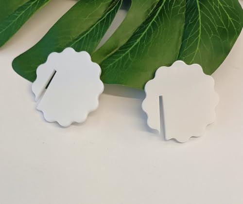 XIAOYUE 20PCS of Wavy Acrylic Drink Tag,DIY Scalloped Guest Place Card Charm,Cocktail Charm for Party&Festival Decoration (White)