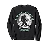 Sasquatch at night with moon stars trees. Cool nighttime style! For lovers of bigfoots, yeti, & swamp apes! Cool distressed design . Original 80s / eighties nature graphic. Fun big foot birthday gift for Georgia travelers, vacations and as a souvenir.