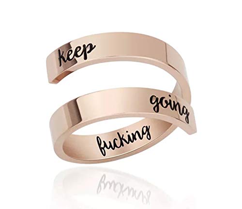 Bague pour femme gravée style minimaliste chic à porter au quotidien