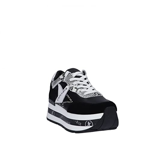 Sneakers in Pelle con Dettaglio Stella e Zeppa