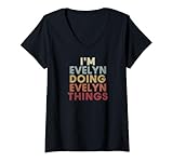 Photo Gallery donna i m evelyn doing evelyn things personalized name retro maglietta con collo a v Photo Gallery donna i m evelyn doing evelyn things personalized name retro maglietta con collo a v