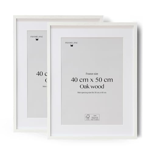 MONTAGGIO VERTICALE O ORIZZONTALE PER MASSIMA VERSATILITÀ: Dotate di ganci metallici resistenti, queste cornici bianche 40x50 pack possono essere installate in qualsiasi orientamento. La sua versatilità lo rende adatto sia come portafoto da tavolo che come decorazione murale, portando ordine visivo senza sforzo.