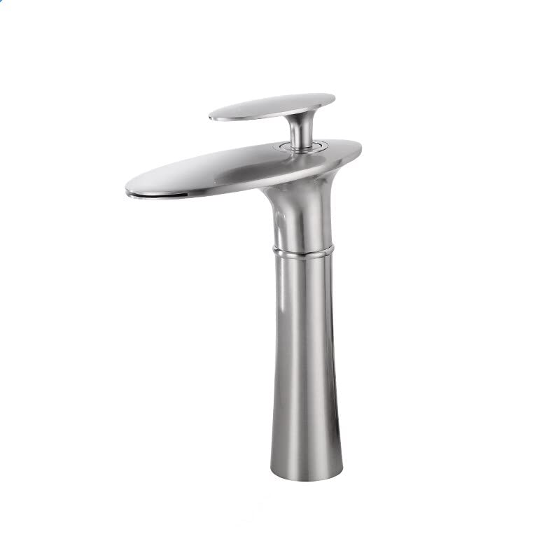 Robinet cascade pour lavabo de salle de bains moderne et rituel bien-être quotidien