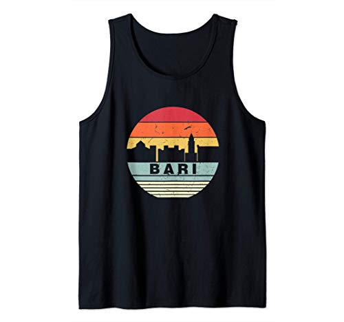 Perfetto regalo souvenir retrò Bari, Italia che raffigura lo skyline di Bari contro la bella arte. Un perfetto regalo d'addio o di commiato per un residente, originario di Bari, Italia. Grande illustrazione dei monumenti di Bari in forma di silhouette.