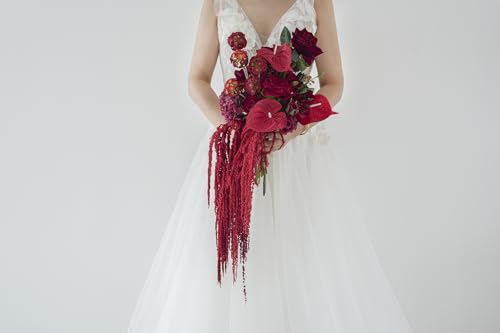 Ramo de boda boho asimétrico con rosas rojas y amaranto miniatura 2