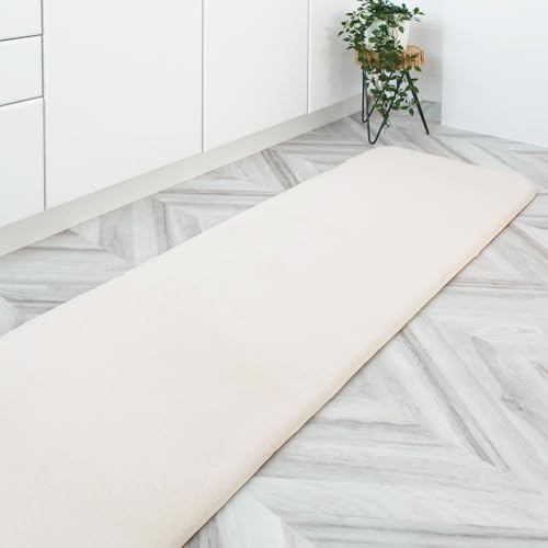 ぼん家具 キッチンマット 洗える 滑り止め 45×180cm 台所マット 床暖房対応 ラビットファー調ラグ 低ホルム 軽量 ふわふわ 北欧 おしゃれ ホワイトの商品画像（Amazon）