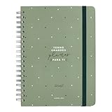 Este diario contiene: 160 páginas, frases de motivación diarias, fichas de fichas para cada mes, bolsillo interior de cartón, regla interior de plástico, 8 hojas de pegatinas, horarios, calendarios, lista exclusiva, página para anotar contactos, tablas de ahorro, cierre con goma elástica ,blocs de notas adhesivos con formas, lista de citas semanales para recordar, temas y libros imprescindibles, planificador mensual al principio de cada mes y frases mensuales súper divertidas