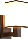 Lustres modernes : alliant esthétique contemporaine et style mid-century, nos lustres embellissent votre intérieur.