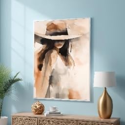 Toile femme au chapeau moderne créant une ambiance chic dans votre salon beige