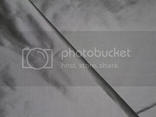 Tissu taffetas de soie irisé argent pour éviter les tenues sans relief - 3