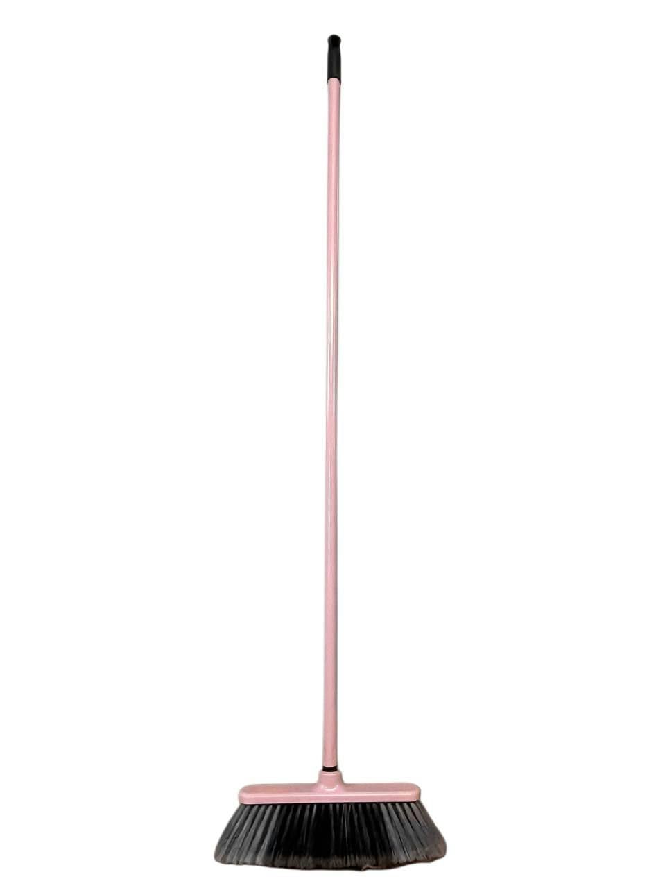 Bodenbesen mit Stiel 120 cm – Kehrbesen mit stabilem Metallstiel, robuste Borsten für innen & außen – Hausbesen, Zimmerbesen, Werkstattbesen für Haushalt, Garage, Balkon & Gewerbe, Rosa