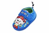 PATTE PATROL / NICKELODEON CHASSE & MARSHALL CHAUSSONS - Nos chaussons Patte Patrol / Nickelodeon sont idéaux pour la maison. Ces pantoufles confortables ont été conçues à l'effigie des formidables personnages Paw Patrol, Chase et Marshall. Les pantoufles comportent une fermeture à bande déchirable avec un tissu en polaire. La combinaison de couleurs et de contraste est sûre d’être un design cool pour les enfants.