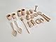 Montessori Schatzkorb – 20 Teile – Heuristisches Spiel – Kleines Holz Küchenzubehör Set mit Stoffbeutel – Utensilien – Sensorischer Korb (Beutel+20 Stück)