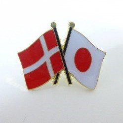 Amazon | 国旗ピンバッジ（日本・デンマーク友好旗） | バッジ