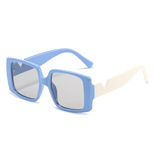Lunettes de soleil femmes au grand cadre carré idéal pour vos terrasses de café et sorties en ville