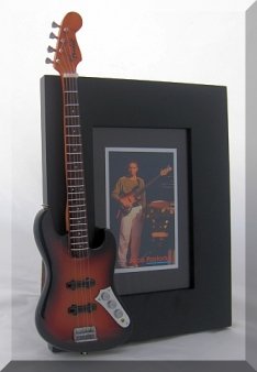 JACO PASTORIUS Miniature Cadre Guitare Photo Fender Jazz Bass - Les Beatles, Paul McCartney, John Lennon, RIngo Starr, George Harrison JACO PASTORIUS Miniature Cadre Guitare Photo Fender Jazz Bass