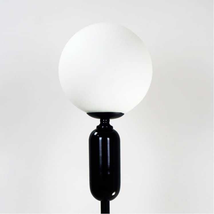 Lampe sur pied design épuré et finitions soignées style Siyah