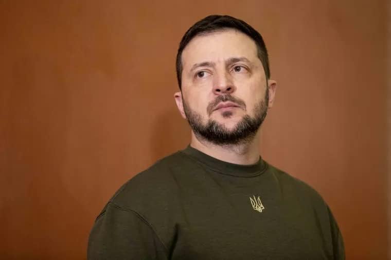 Miniatura 3 de InkPressions Camiseta bordada con escudo de armas de Ucrania para hombre y mujer