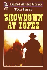 Paperback Showdown At Topez (LIN) [Large Print] Book