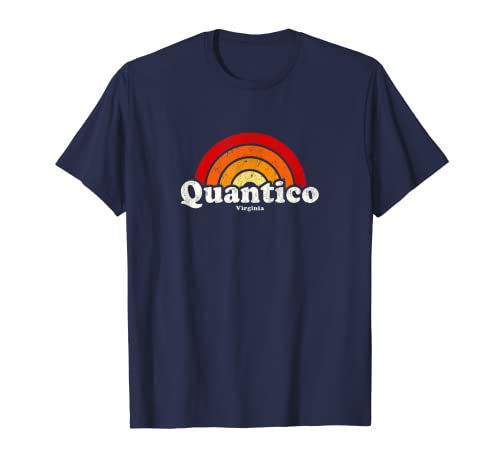 Quantico Virginia VA Diseño retro de arcoíris vintage 70 Camiseta