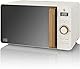 Swan Nordic Digital Mikrowelle 20L, 6 Betriebsstufen, 800W Leistung, Timer 30 min, Easy Clean, Auftaumodus, Modernes Design, Griff in Holzoptik, Matt Weiß