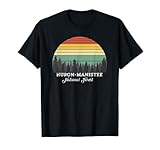 Diseño vintage envejecido de Huron-manistee. Regalo perfecto para los amantes del bosque, montaña, naturaleza, pájaros, parque nacional, roca, camping, aventura, salvaje y puesta de sol de la montaña de Michigan.