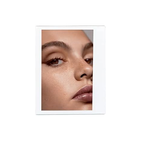 Victoria Beckham Posh Lipstick (pose)