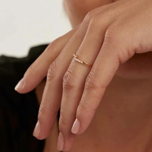 Anillo de oro amarillo y moissanita Wycian que no se desgasta ni causa alergias en la piel 3