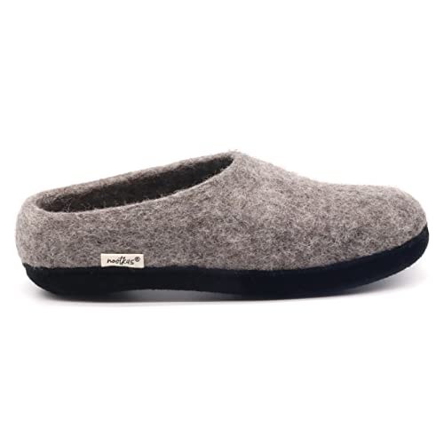 Image of Men's 'Newport' Wool House Shoe