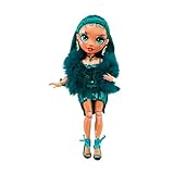 Ã‰LÃ‰GANTE - Jewel Richie a un look unique et est vêtue de VERT EMERAUDE. Câ€est notre première poupée atteinte du vitiligo. Elle a de beaux cheveux lisses avec des anneaux and des yeux de verre avec de longs cils. Collectionnez lâ€arc-en-ciel avec Rainbow High