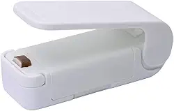 Mimo Style Mini Seladora de Embalagens Plásticas 9,5cm, Feito De Plástico. Assegura Que As Embalagens dos Alimentos Fiquem Bem Fechadas Evitando Que Estraguem. Possui Imã Para Grudar na Geladeira