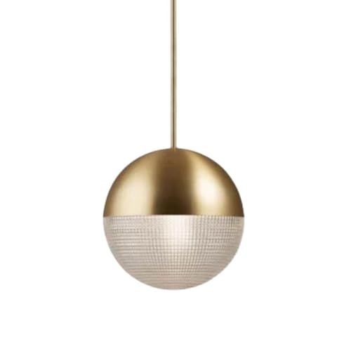 Suspension nordique moderne avec globe en verre pour l'ambiance d'un bar chic