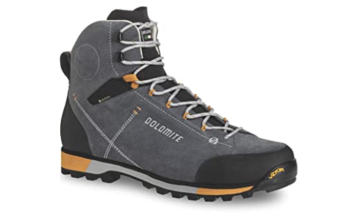 Combinando l'estetica dell'iconico Cinquantaquattro con un pacchetto completo di materiali e soluzioni costruttive di una scarpa da trekking pura.