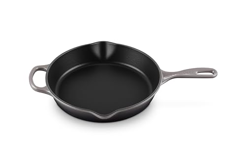 LE CREUSET Signature Hohe Brat- und Servierpfanne aus Gusseisen, für alle Herdarten und Backöfen, 26 cm, 2 Liter, Flint, 20187264440422