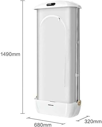 Nahaufnahme der Dampffunktion eines tragbaren Bügelgeräts, während ein Hemd entknittert wird.