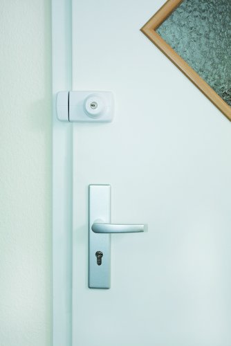 Cierre extra 7025 ABUS con cilindro doble para asegurar un control total de su puerta 4