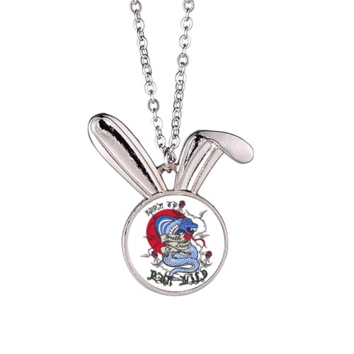 Collier lapin morsure d'animal pour sublimer un décolleté terne
