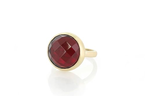 Bague à chaton en or brossé et grenat pour sublimer votre quotidien