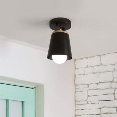 Lustre scandinave en bois rotatif parfait pour éclairer un couloir