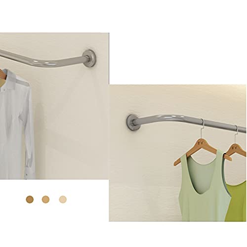 Présentoir à vêtements argent pour valoriser un showroom de mode