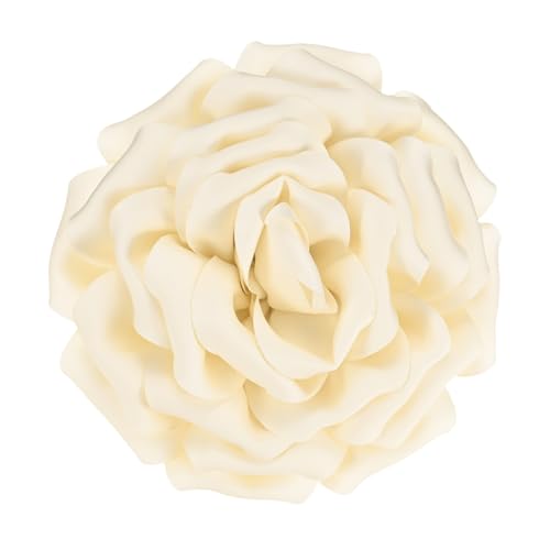 Broche de mariage grande rose beige en satin pour accessoiriser une tenue de fête