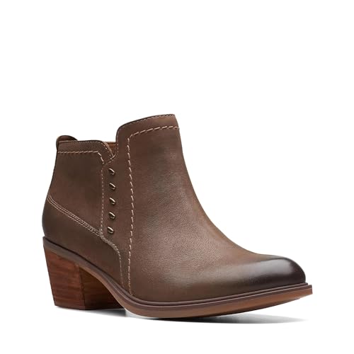 Clarks Women's Modern Chukka Boot