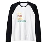 El regal català perfecte per a aniversaris, Nadal o qualsevol altra ocasió especial. El disseny inclou una traducció al català del text: L'home, el mite, la llegenda.