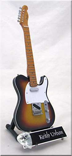 KEITH URBAN Guitare Miniature avec médiator Telecaster - Les Beatles, Paul McCartney, John Lennon, RIngo Starr, George Harrison KEITH URBAN Guitare Miniature avec médiator Telecaster