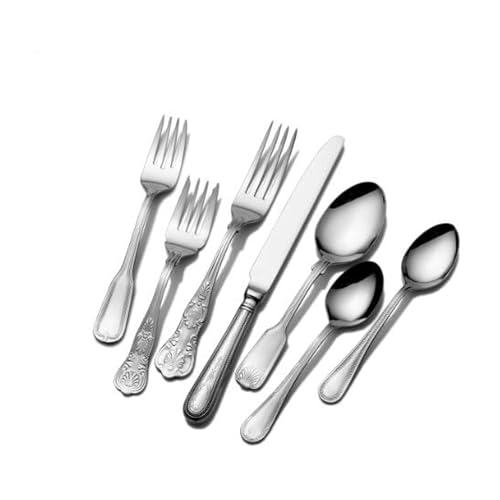 How does the queen use a knife and fork