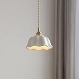Lampe à suspension STYLE ET MODERNE - La forme simple et le design élégant permettent à cette lampe d'être utilisée dans les intérieurs modernes et classiques.