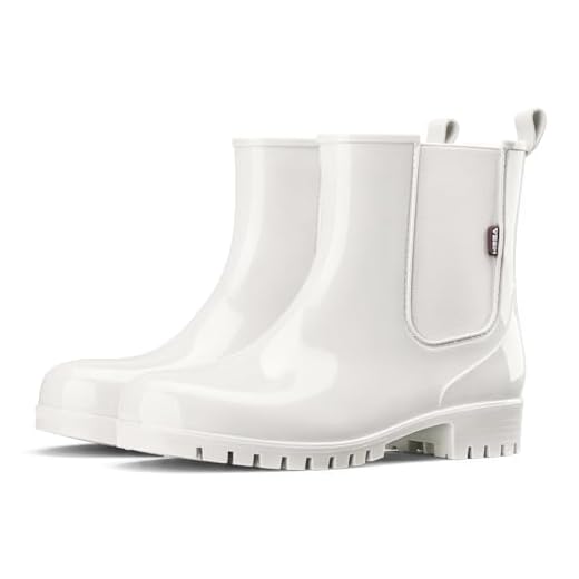 25 Rainy Day Outfits for Women – Chic Looks to Stay Stylish in Wet Weather Rain Boots