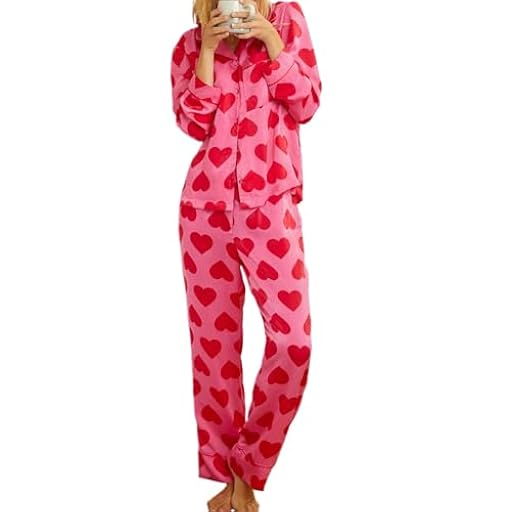 FeMereina Conjunto de pijama para el día de San Valentín para mujer, lindo estampado de corazón rosa, conjunto de camisa, pantalones y pantalones de 2 piezas, rosso, L | Ya disponible en tu tienda friki favorita! En mundofriki.es! FeMereina Conjunto de pijama para el día de San Valentín para mujer, lindo estampado de corazón rosa, conjunto de camisa, pantalones y pantalones de 2 piezas, rosso, L | Ya disponible en tu tienda friki favorita! En mundofriki.es!