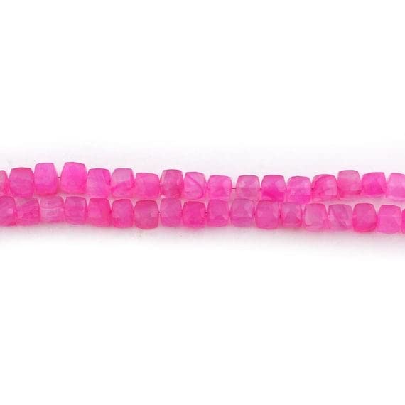 Perles Calcédoine Rose cube facetté pour bijoux de lithothérapie apaisants